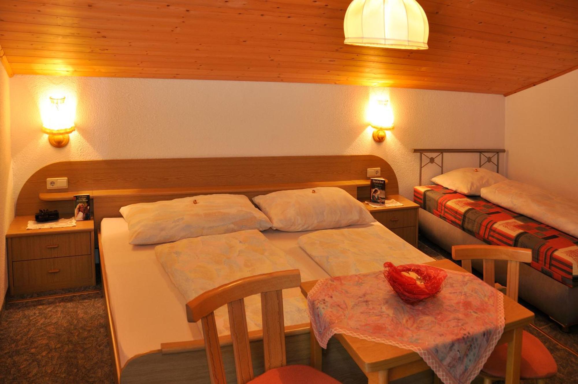 Haus Alpenruh Hotel Sankt Leonhard im Pitztal Exterior photo